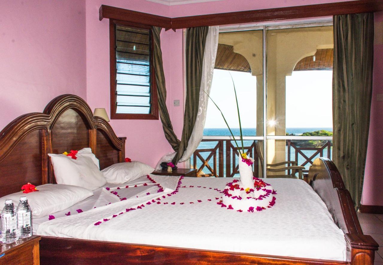 Watamu Adventist Beach Resort Bagian luar foto