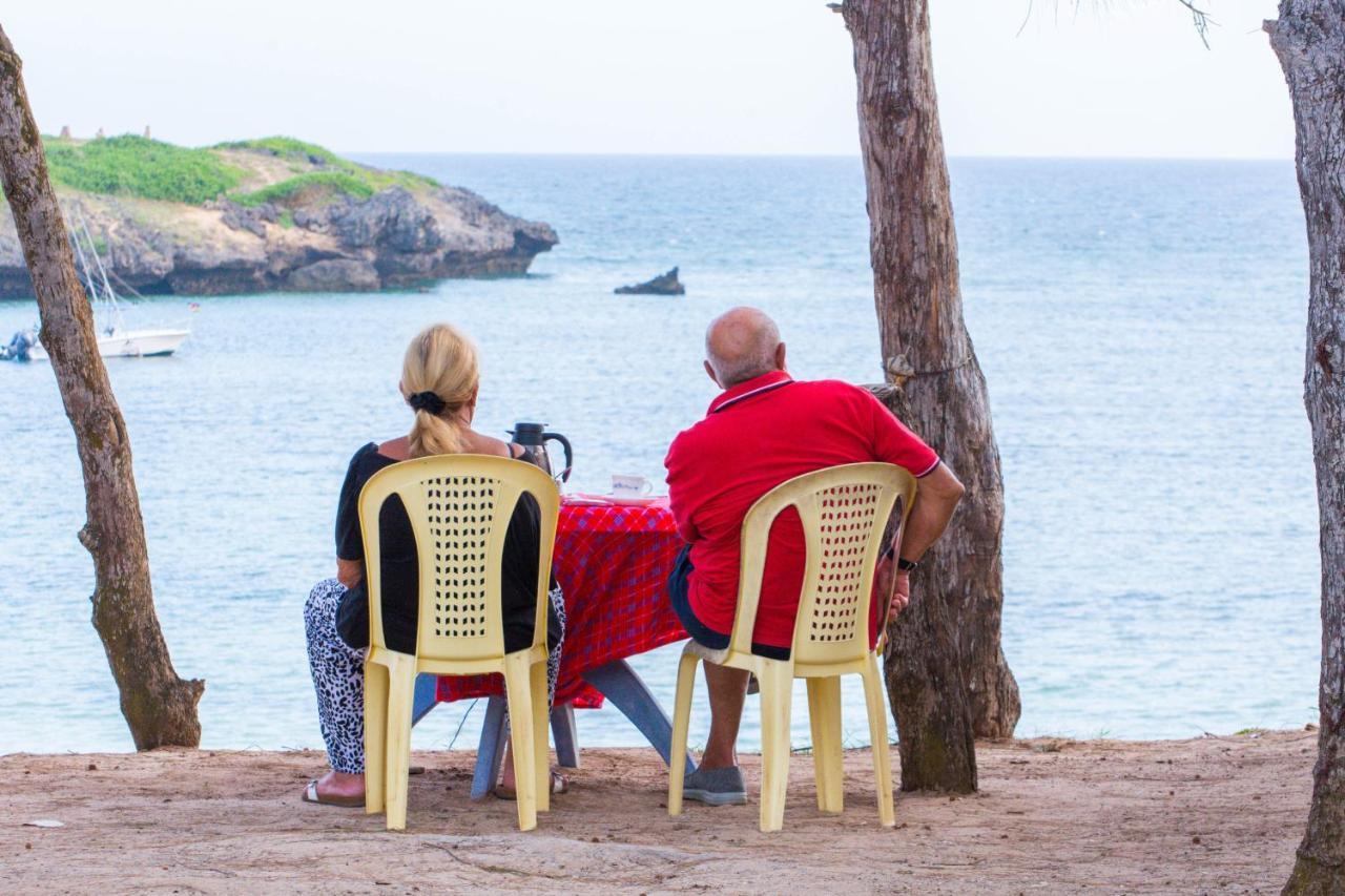 Watamu Adventist Beach Resort Bagian luar foto