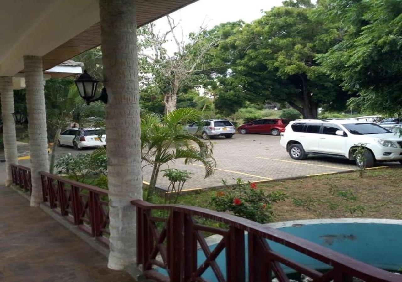 Watamu Adventist Beach Resort Bagian luar foto